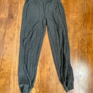 Lululemon joggers size 4